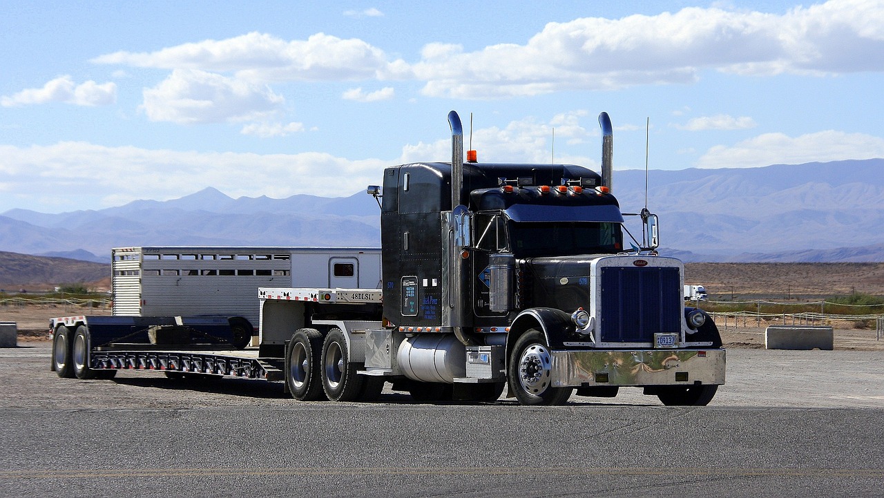 peterbilt-2650184_1280